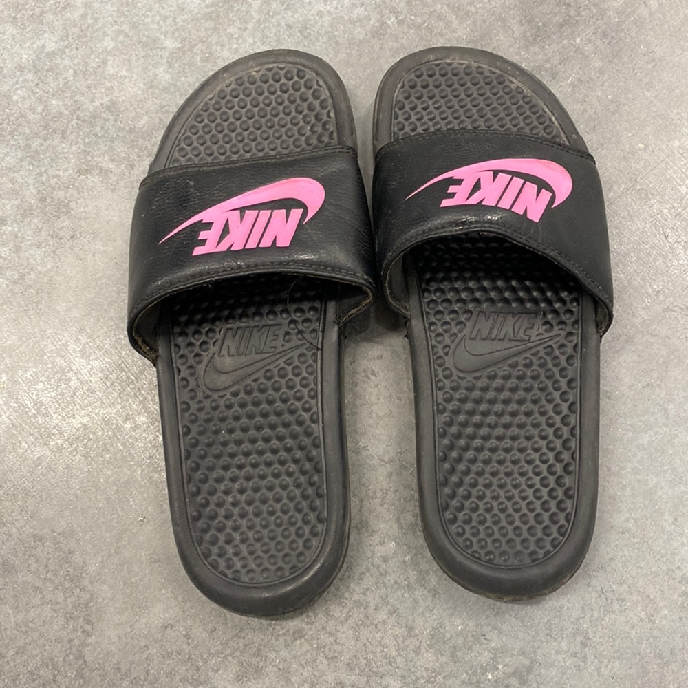 Nike Slides pink and black size 8 used just need cleaning great condition!
